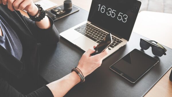 ChatGPTを使うほったらかし副業とは？ポイントやAI副業も解説